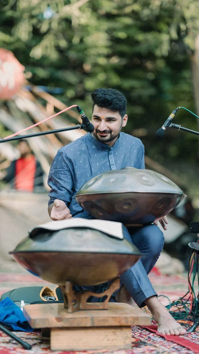 Playing handpan